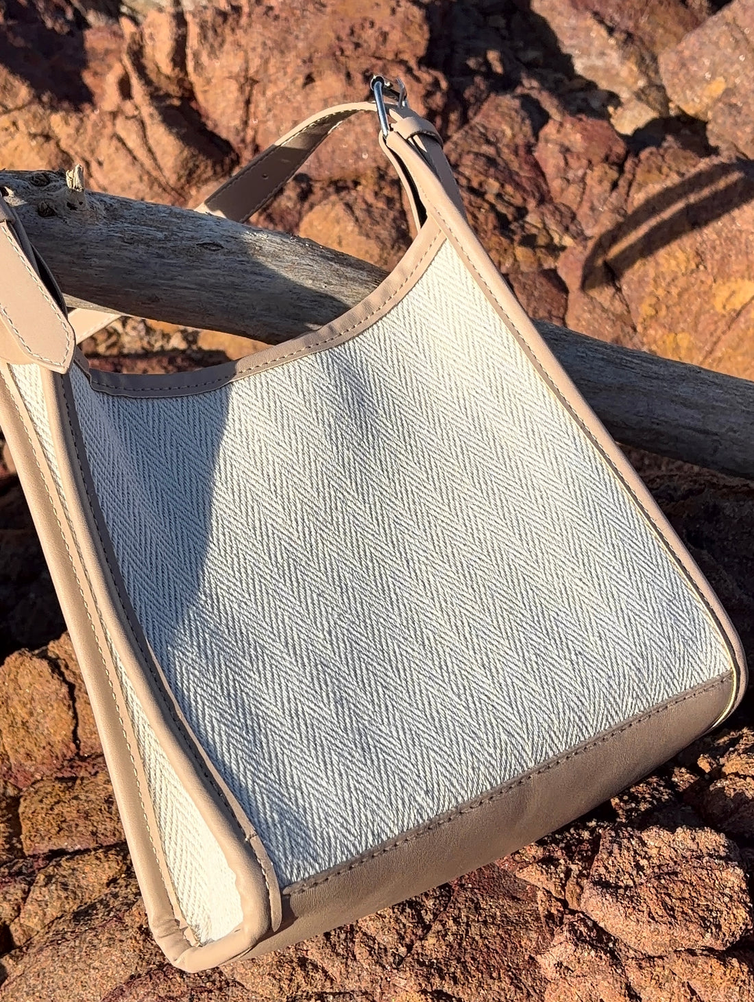 Épure Coréenne – Minimalisme & Grande Capacité